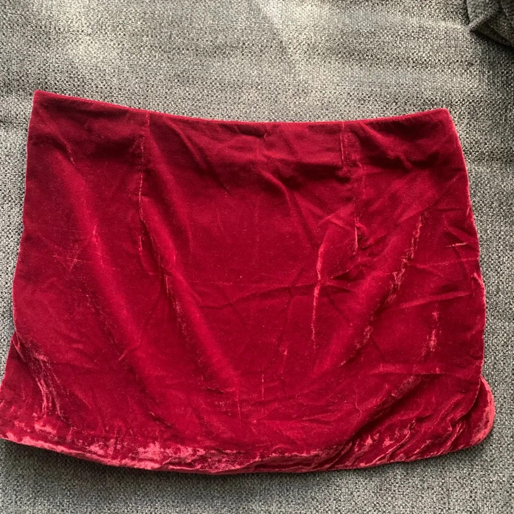 ❌SOLD❌Free People Annalise Side Vent Velvet Mini Skirt Size 4 in Burgundy - Picture 7 of 11